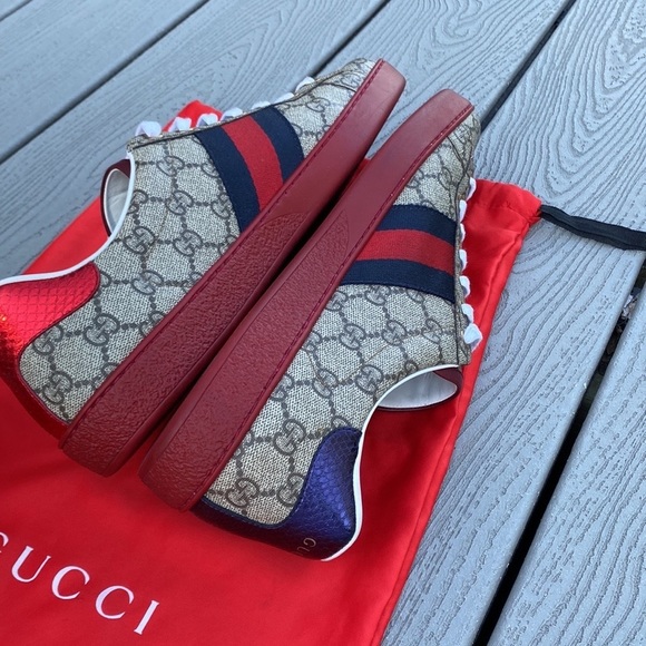 ๐ฆ Gucci Ace GG Supreme Sneakers - Picture 2 of 15